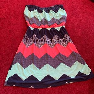 Chevron print strapless dress